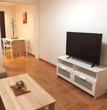 Modern Home, 6' From The Metro-2